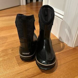 NWOT - Women’s Bogs Waterproof Mid Rain Boots - Size 7